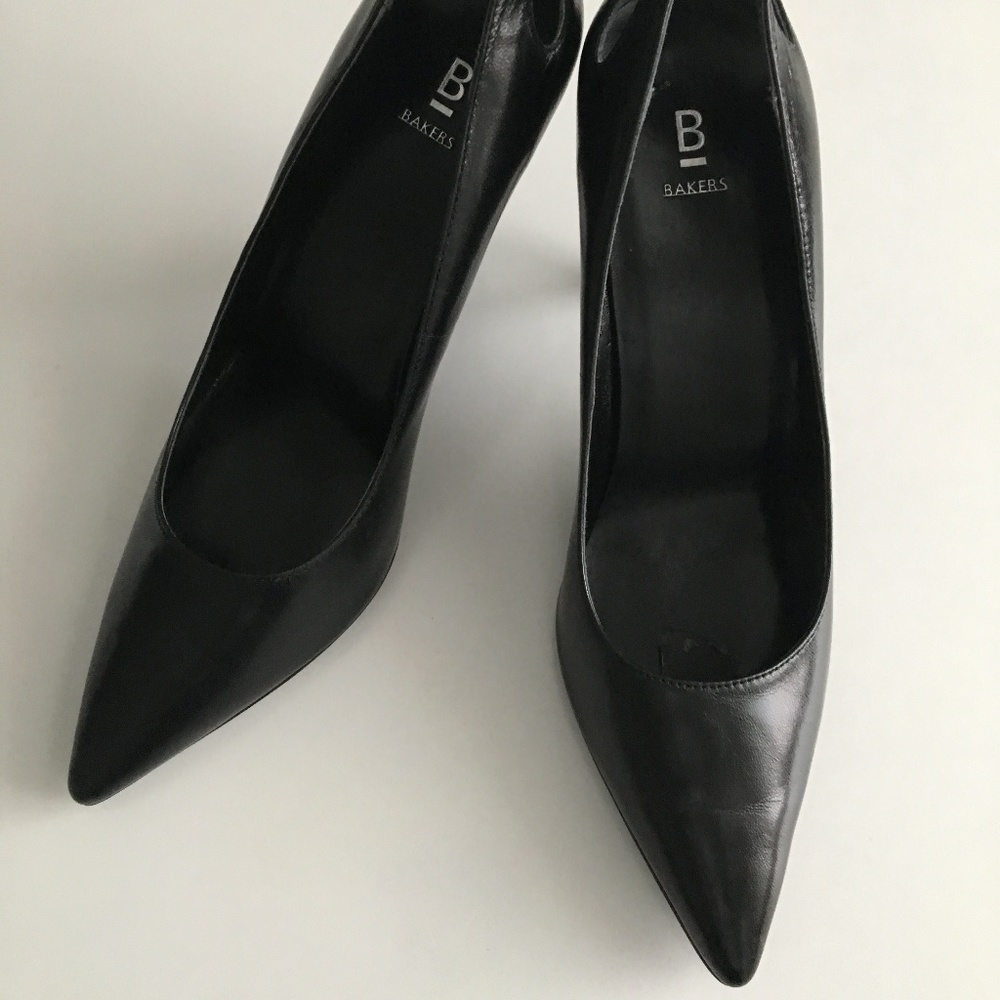 Bakers Black Leather Pumps 7.5 M